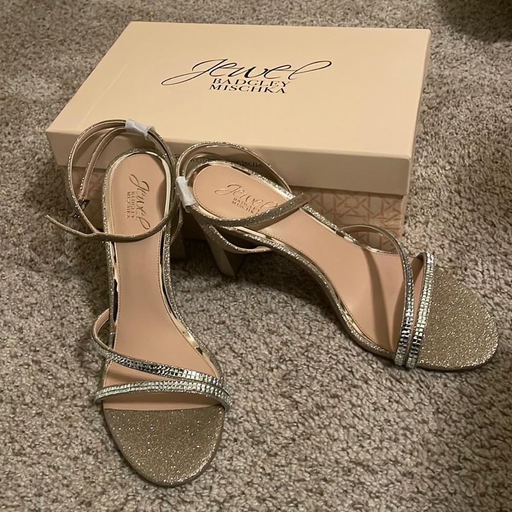 New with box Jewel Badgley Mischka gold chunky heel strappy sandal